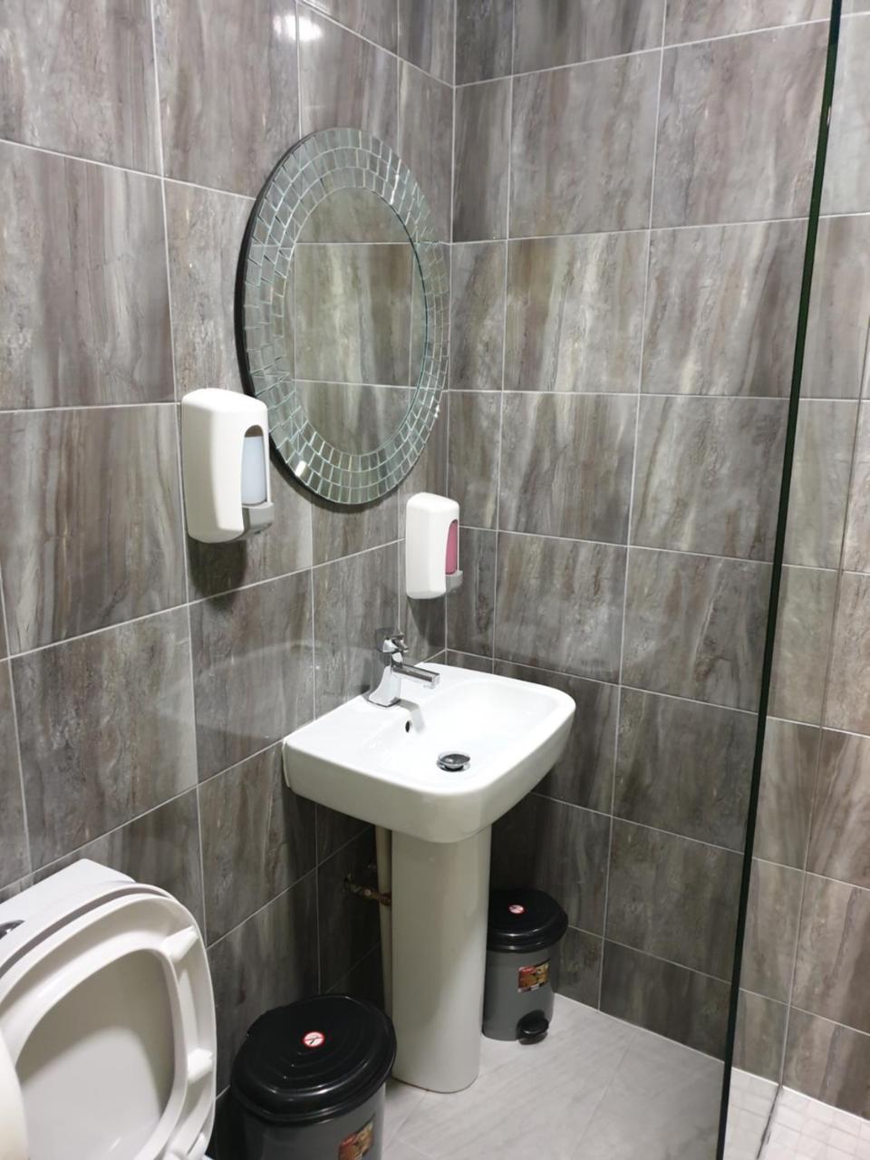 Cama em Dormitório Misto com 16 Camas