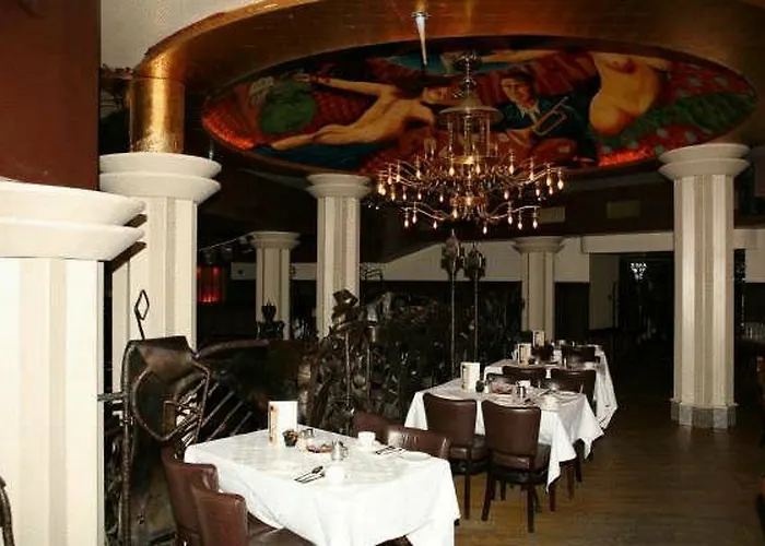 Paramount Hotel